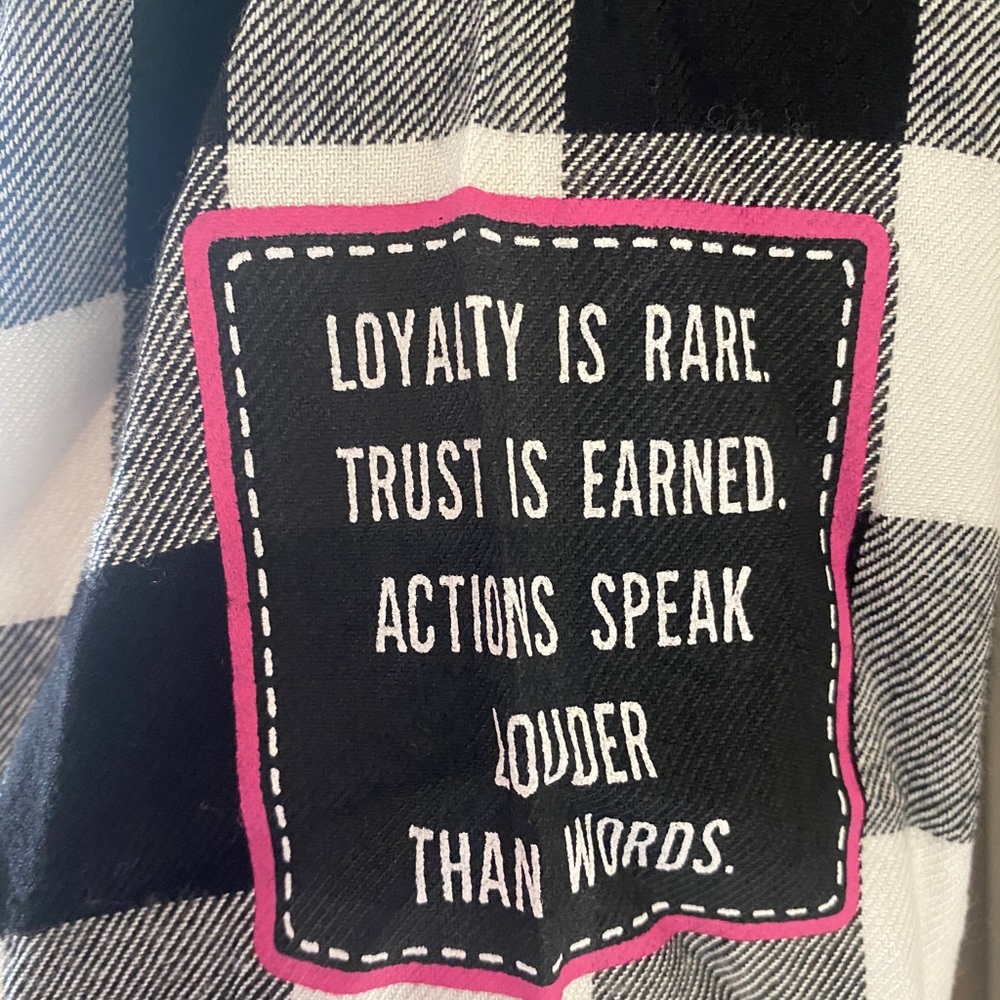 COPY - Beautiful Disaster black/white/pink flannel - Picture 4 of 5